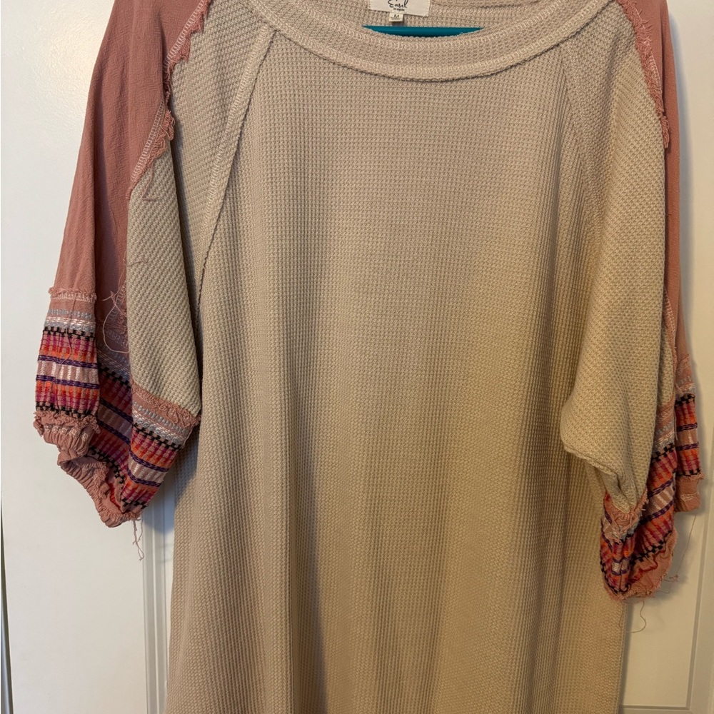Easel Cream Boxy 3/4 Sleeve T-Shirt